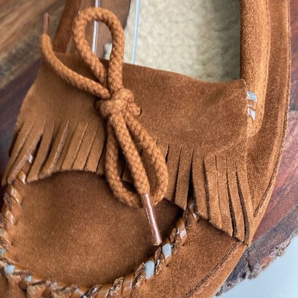 MINNETONKA 9 Sherpa Lined Slip on Suede Moccasin - Picture 6 of 11